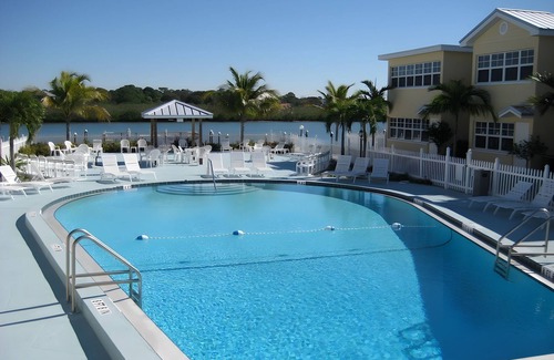 Indian Shores Apartment | Relaxing Suite w/Kitchen | Steps to Beach, Pool, Parking, Fishing Dock!