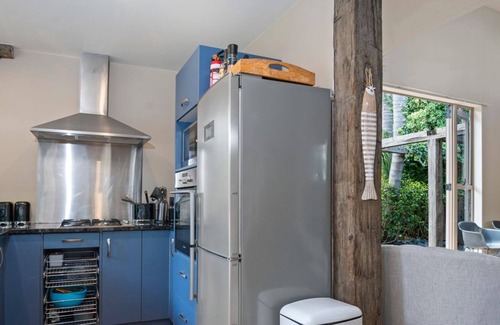 Point Wells House | Relaxing Tropical Retreat - Point Wells Holiday Home