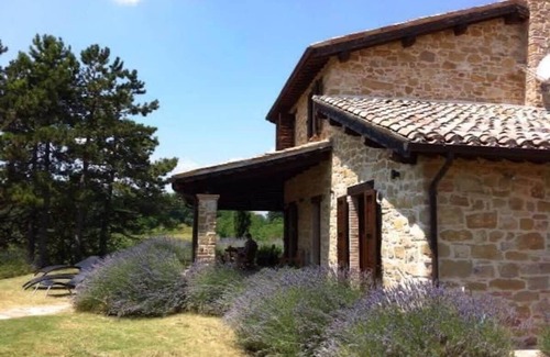 Castelraimondo Villa | Relaxing Villa with Large Garden