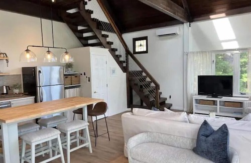 Lake Shore Apartment | Relaxing Waterfront Apartment!