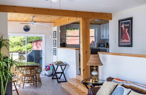 Central Frontenac House | Relaxing waterfront family retreat