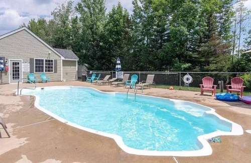 Laconia House | Relaxing Winnipesaukee Condo!