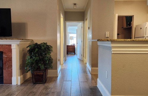 Clearwater Condo | Relocate/Vacay in Clearwater-TampaBay 2King/2BA Waterfront