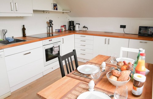 Region Hannover District Apartment | Remark Studios: Apartment for 6 | Großburgwedel