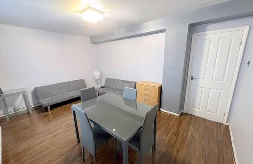 Bellingham Apartment | Remarkable 2-Bed Apartment in London