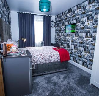 Greenwich Apartment | Remarkable 2-Bed Apartment With Sea View