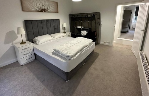 Curdworth House | Remarkable 2-Bed House in Sutton Coldfield