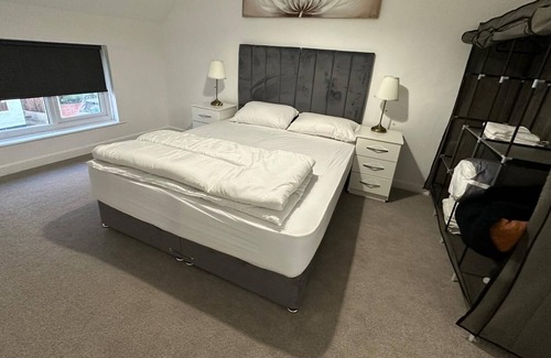 Curdworth House | Remarkable 2-Bed House in Sutton Coldfield