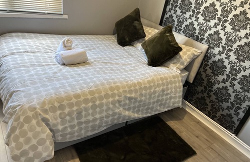 Vange House | Remarkable 3-Bed House in Basildon