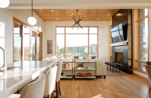 Tuhaye House | Remarkable Home in Tuhaye with Private Hot Tub, Golf Course Views, Tasteful Interior Design