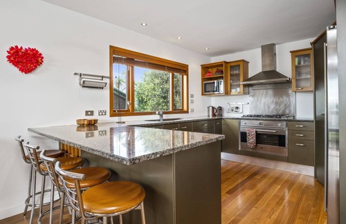 Red Beach House | Remarkable Red Beach - Red Beach Holiday Home