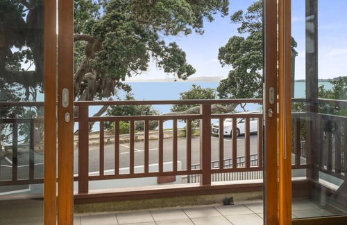 Red Beach House | Remarkable Red Beach - Red Beach Holiday Home