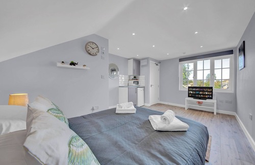 Hillingdon Apartment | Remarkable Serviced Room West Drayton London UB7
