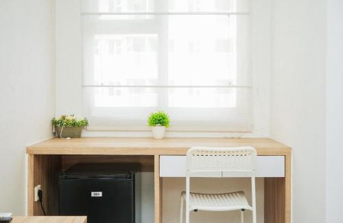 Ciputat Apartment | Remarkable Studio at Baileys City Apartment By Travelio