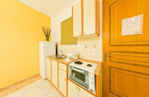 Amoudi House | Remezzo Apartments & Studios
