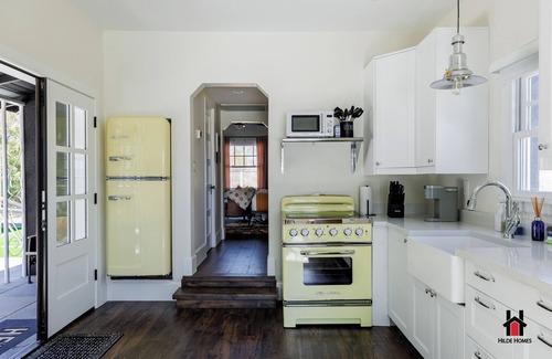 West Second Street Historic District House | Remodeled 1920s Bungalow & Retro Casita