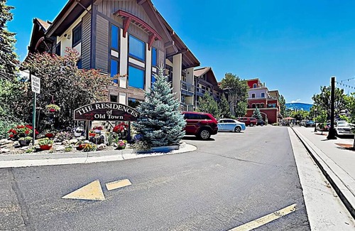 Downtown Steamboat Springs Condo | Remodeled 2 Bedroom Downtown Condo sleeps 6!