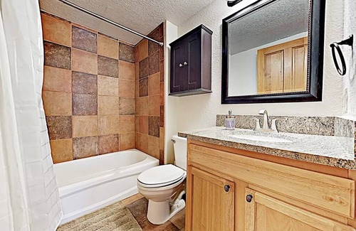 Downtown Steamboat Springs Condo | Remodeled 2 Bedroom Downtown Condo sleeps 6!