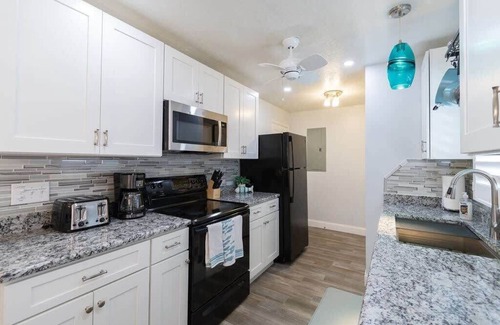 Ocean Park Apartment | Remodeled 2 Bedroom Coastal Charmer