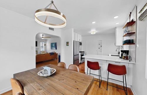 West Park House | Remodeled 2bd/1ba Treasure in Old Town, Patio, AC