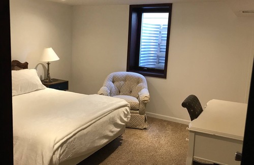 Richfield House | Remodeled 5 bed 3 bath walking distance to shops and restaurants Southdale