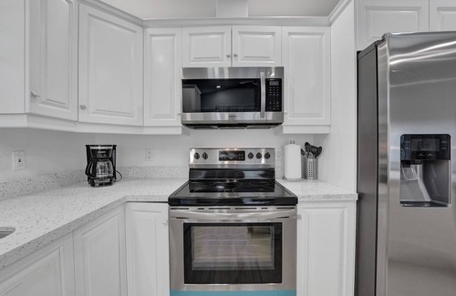 South Lake House | REMODELED 5BR HOLLYWOOD HOUSE W/PRIVATE HEATED POOL & GAME ROOM, NEAR BEACH