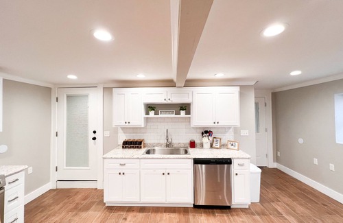 Lake City House | Remodeled and Convenient Downtown High Springs Retreat