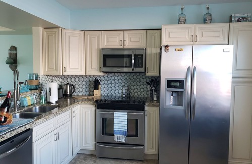 Hollywood South Central Beach House | Remodeled Beach House 4/4 less than a block to beautiful HOLLYWOOD BEACH!
