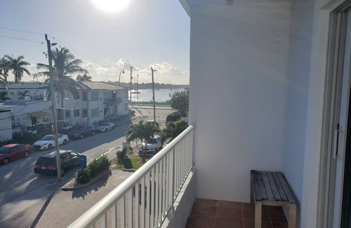 Hollywood South Central Beach House | Remodeled Beach House 4/4 less than a block to beautiful HOLLYWOOD BEACH!