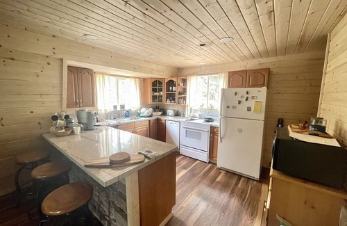 Meadow View Heights Cabin | Remodeled Cabin in the trees