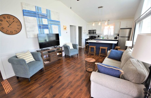 Brainerd Cabin | Remodeled Cabin, Grill, Outside Seating, New Heating & AC, Dock, Swimming & More