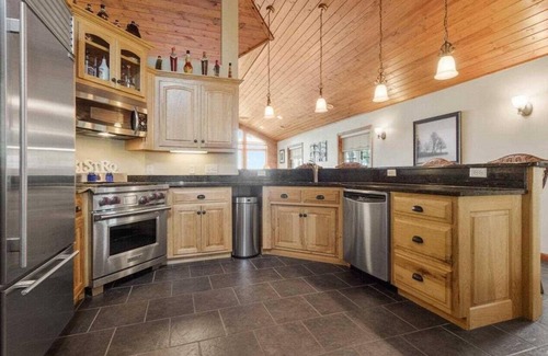 Shawano Cottage | Remodeled cabin on Shawano Lake