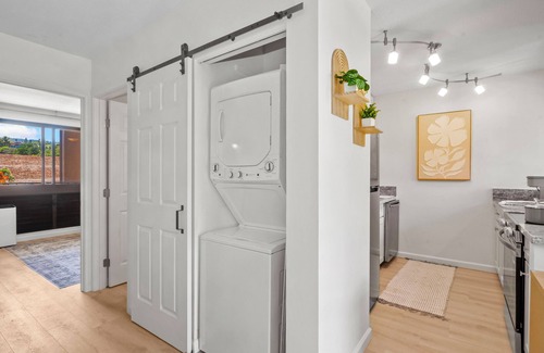 Kahana Condo | Remodeled Charming 1B/1B condo in brilliant Lahaina w/AC and easy beach access