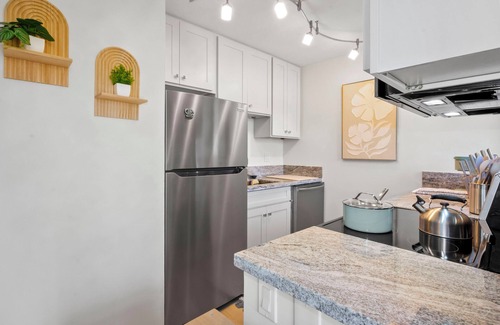 Kahana Condo | Remodeled Charming 1B/1B condo in brilliant Lahaina w/AC and easy beach access