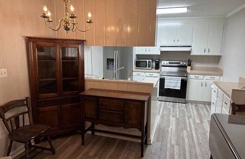 Blakely Apartment | Remodeled Cozy 1Bed1Bath small town apartment.