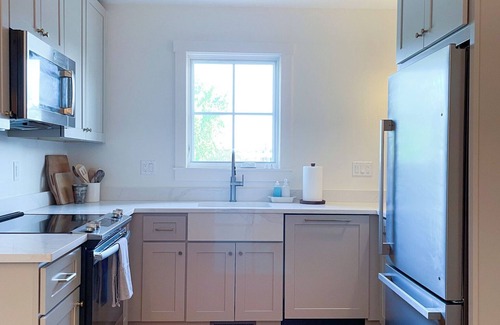 North Street House | Remodeled Downtown Cottage, close to St Clair River, McMorran, Convention Center