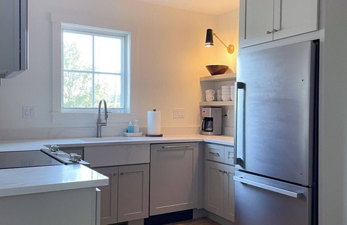 North Street House | Remodeled Downtown Cottage, close to St Clair River, McMorran, Convention Center