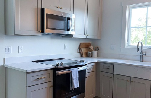 North Street House | Remodeled Downtown Cottage, close to St Clair River, McMorran, Convention Center