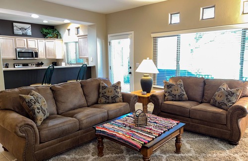Rancho Vistoso Condo | Remodeled getaway with pool & hot tub - near hiking & town