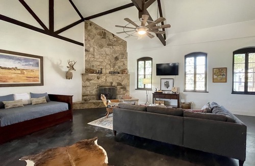 Brackettville House | Remodeled Historic Townhome across from Fort Clark Museum