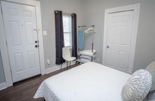 Five Points Apartment | Remodeled Historic 1BR 1BA House Near Downtown