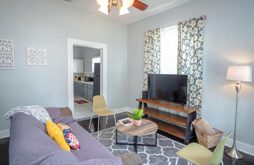 Five Points Apartment | Remodeled Historic 2BR 1BA House Near Downtown