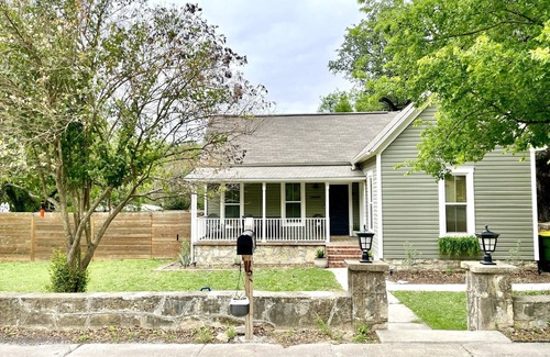 Hico House | Remodeled historic cottage, 2-min walk to downtown.