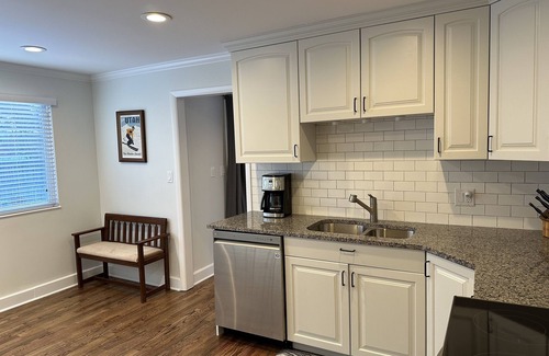 Murray House | Remodeled home minutes from ski resorts