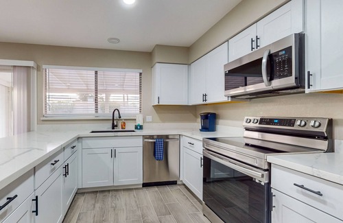 Chandler House | Remodeled home near downtown Chandler with big backyard, patio, streaming