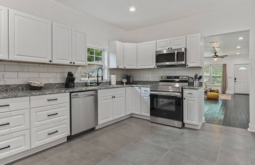 Denison House | Remodeled Home Walking distance from Downtown Denison