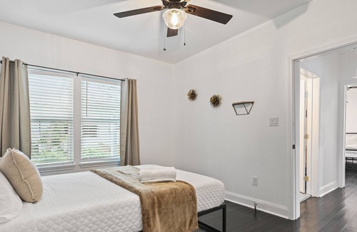 Denison House | Remodeled Home Walking distance from Downtown Denison