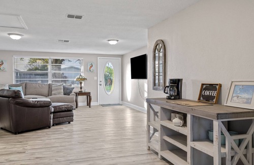 Tahitian Homes House | Remodeled Lake Front Pool Home! Sleeps 13! Bring dogs and kids!