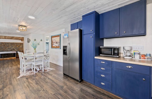 Pottsboro House | Remodeled Lake Texoma Beach Themed House Walking Distance to Neighborhood Beach