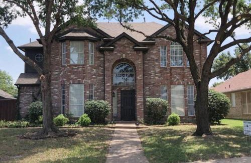 Lewisville Villa | Remodeled luxury with Proximity
